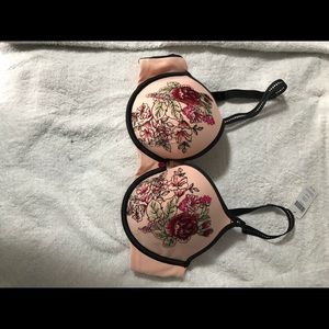 Beautiful soma bra. 36 D new with tags